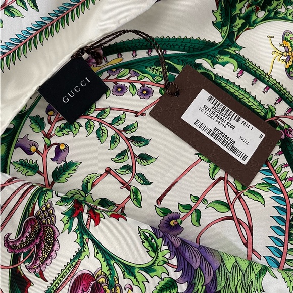 New Gucci Scarf Classic Floral Print Silk Wrap with Gucci Gift Box - Picture 8 of 15